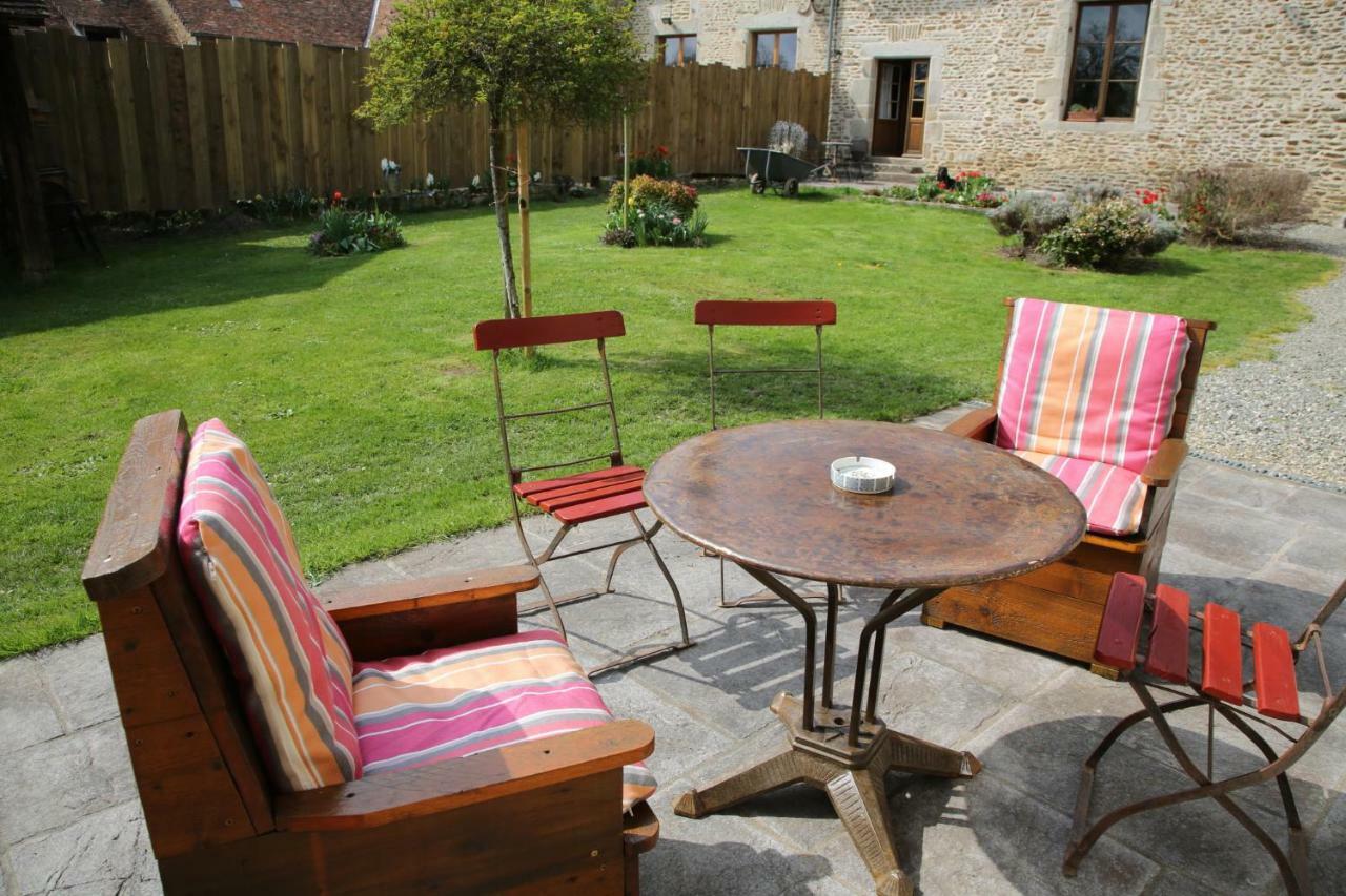 Chambre D'Hote Courtoux Saint-Denis-sur-Sarthon Exterior foto